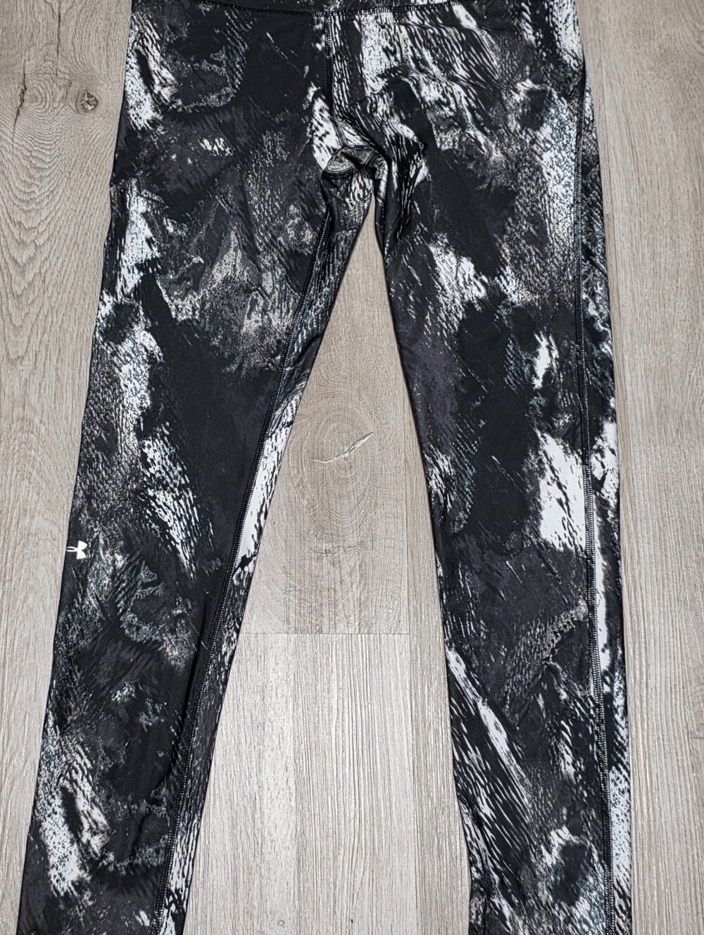 LG Under Armour Black and White Marble Compression Leggings